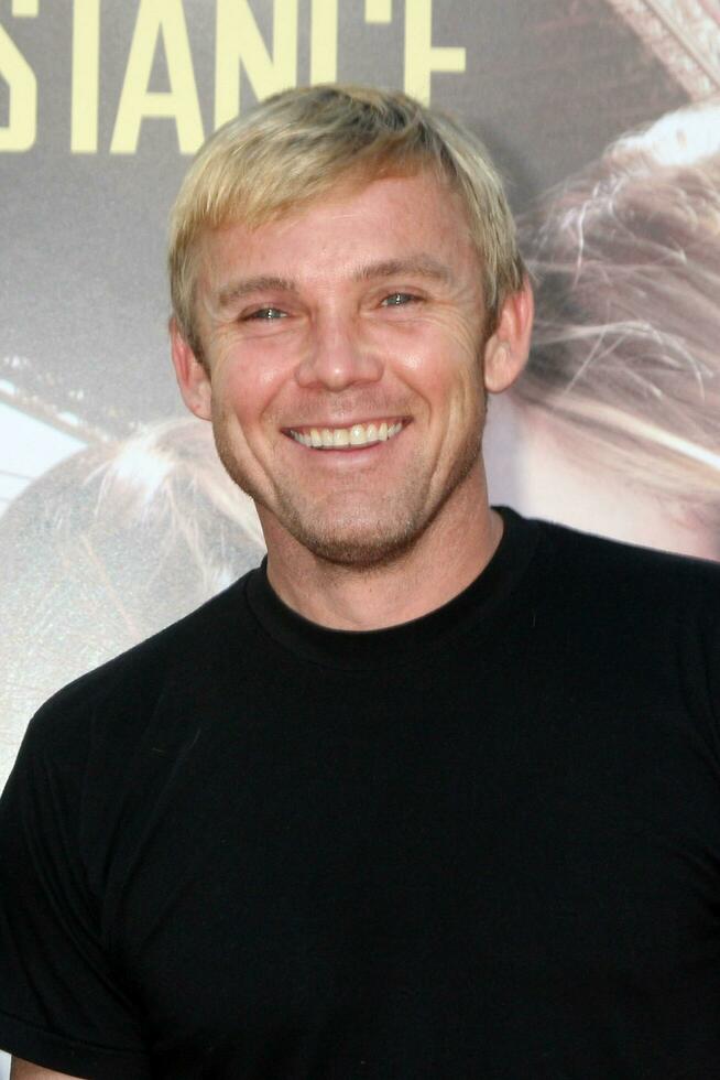 los angeles ago 23 Rick Schroeder arriva a il andando il distanza los angeles prima a grauman Cinese Teatro su agosto 23 2010 nel los angeles circa foto