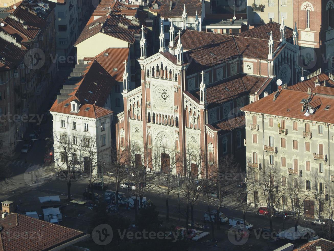 veduta aerea di torino con gesu nazareno gesù di nazaret chiesa foto