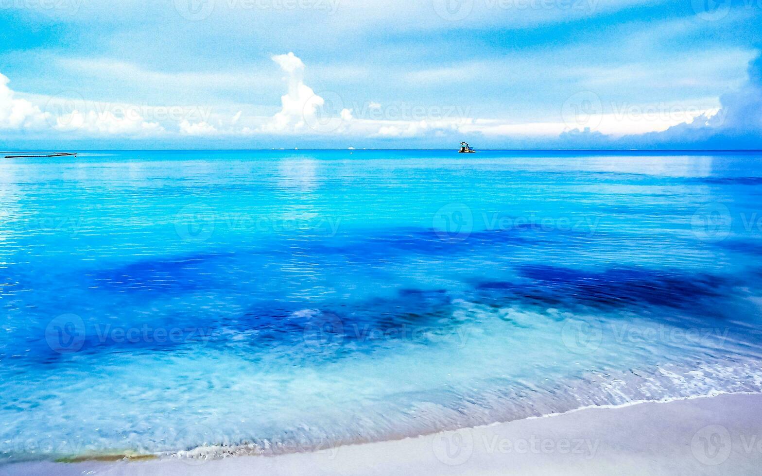 tropicale caraibico spiaggia chiaro turchese acqua playa del Carmen Messico. foto