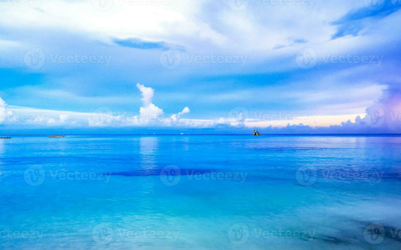 tropicale caraibico spiaggia chiaro turchese acqua playa del Carmen Messico. foto