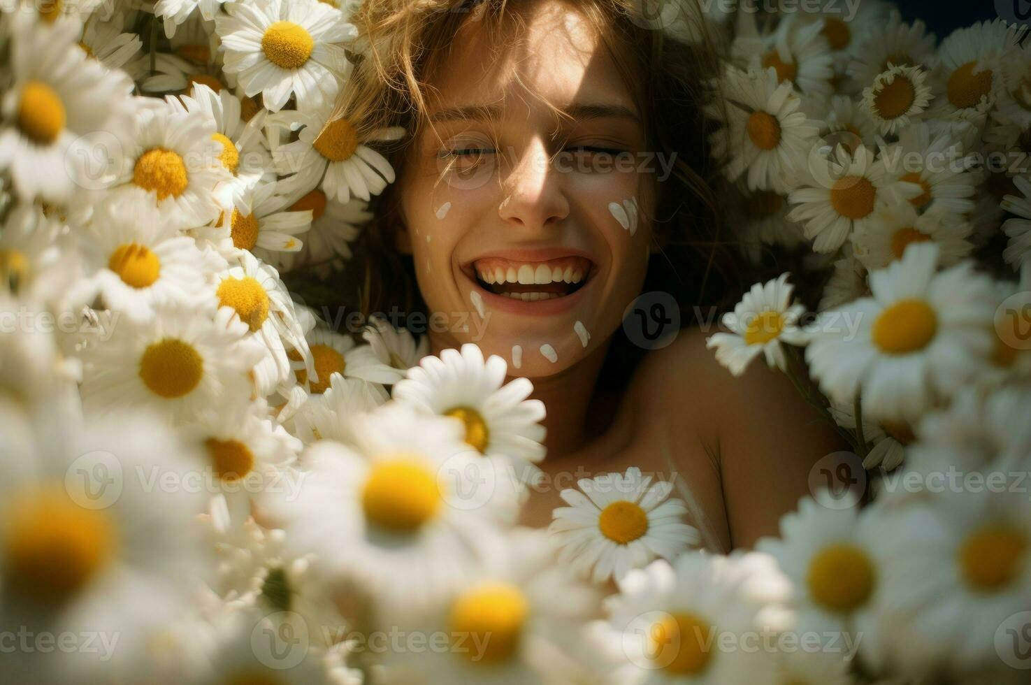 donna Sorridi nel pieno camomilla fiori. creare ai foto