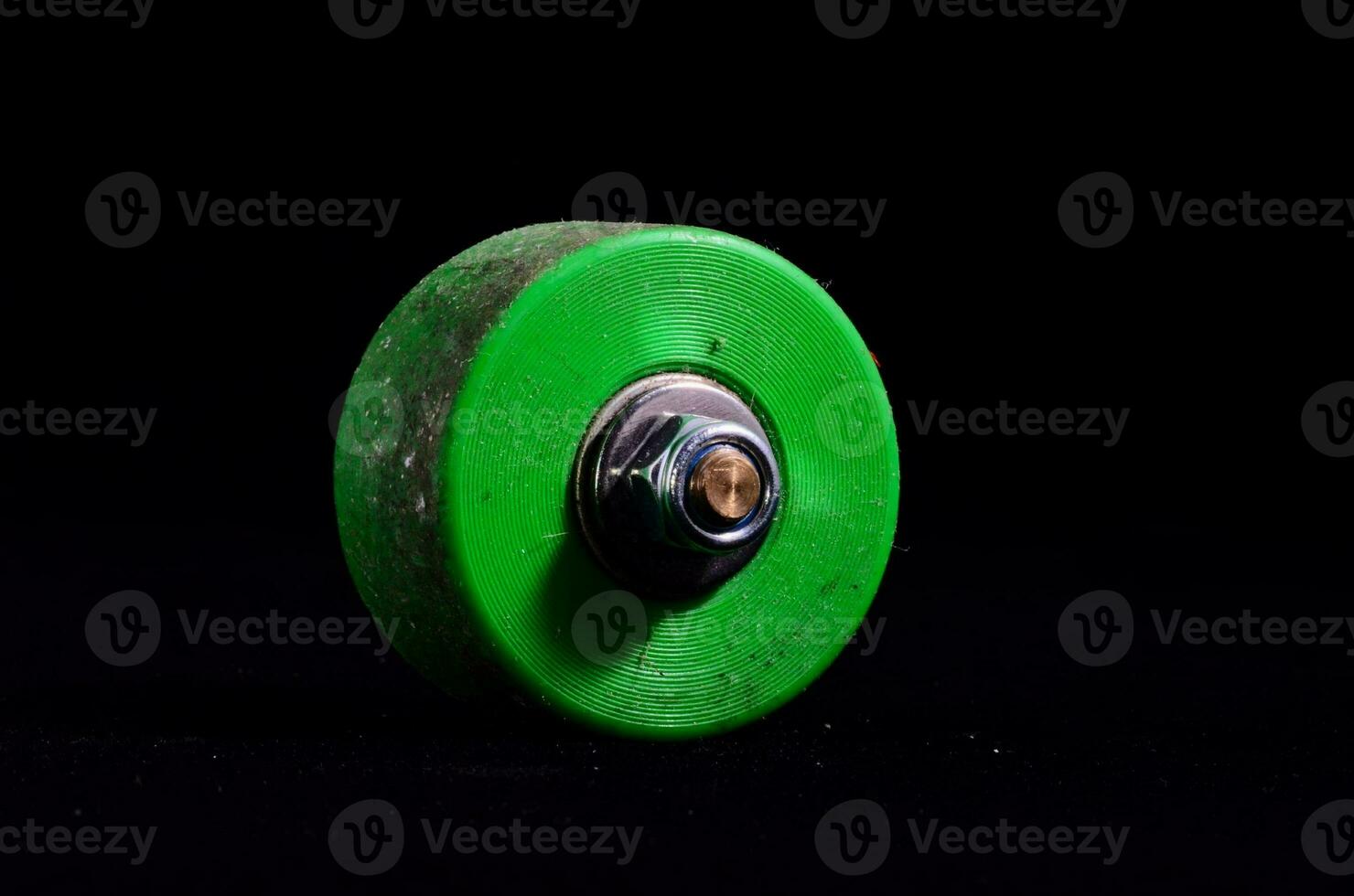 un' verde ruota con un' metallo pomello su esso foto