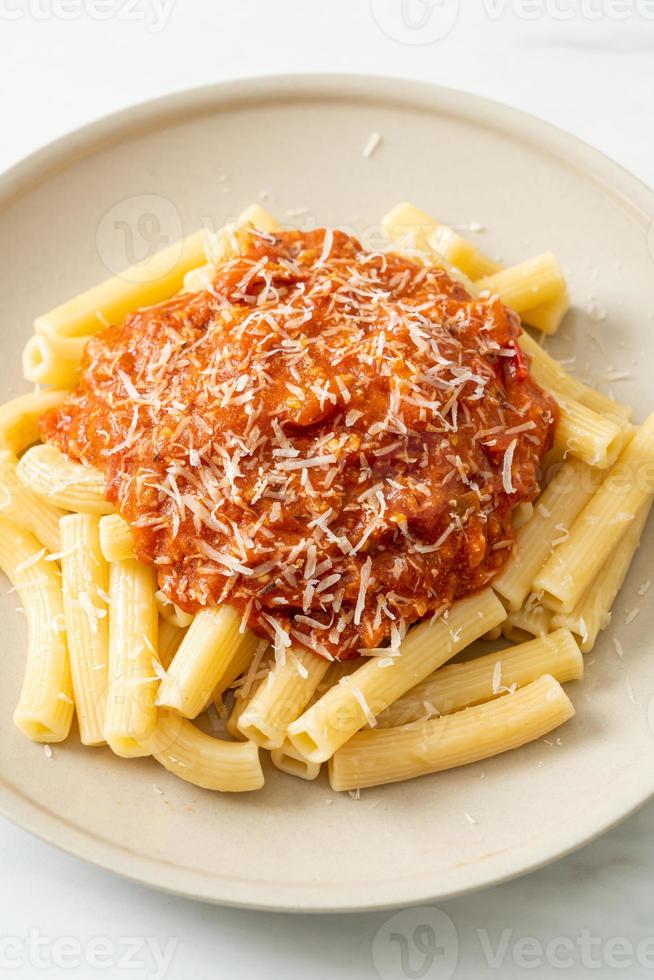 rigatoni al ragù di maiale alla bolognese foto