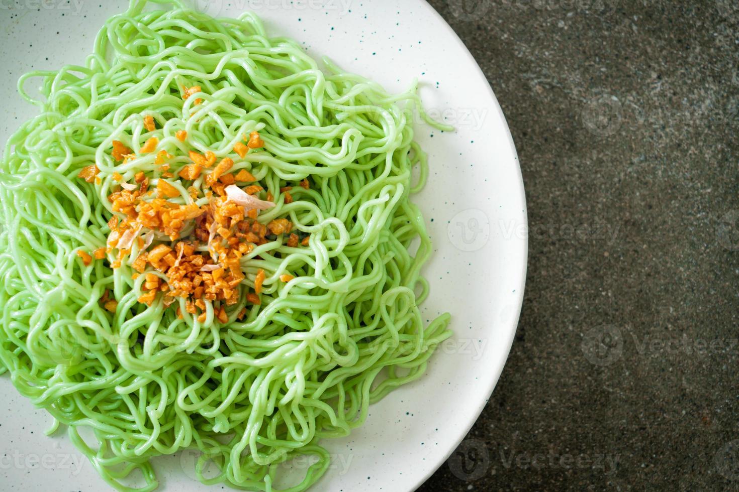 pasta di giada verde con aglio foto