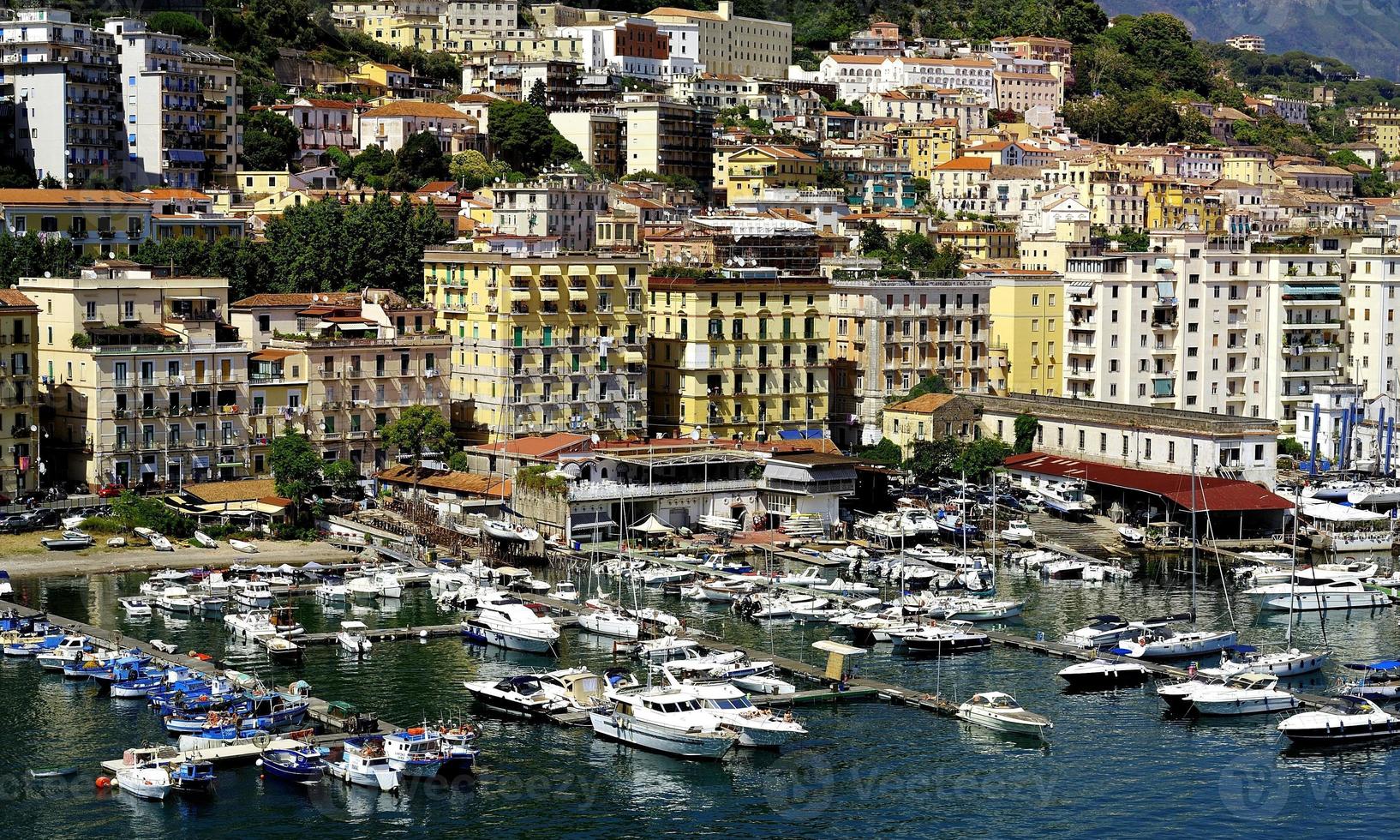 appartamenti e il porto di salerno foto