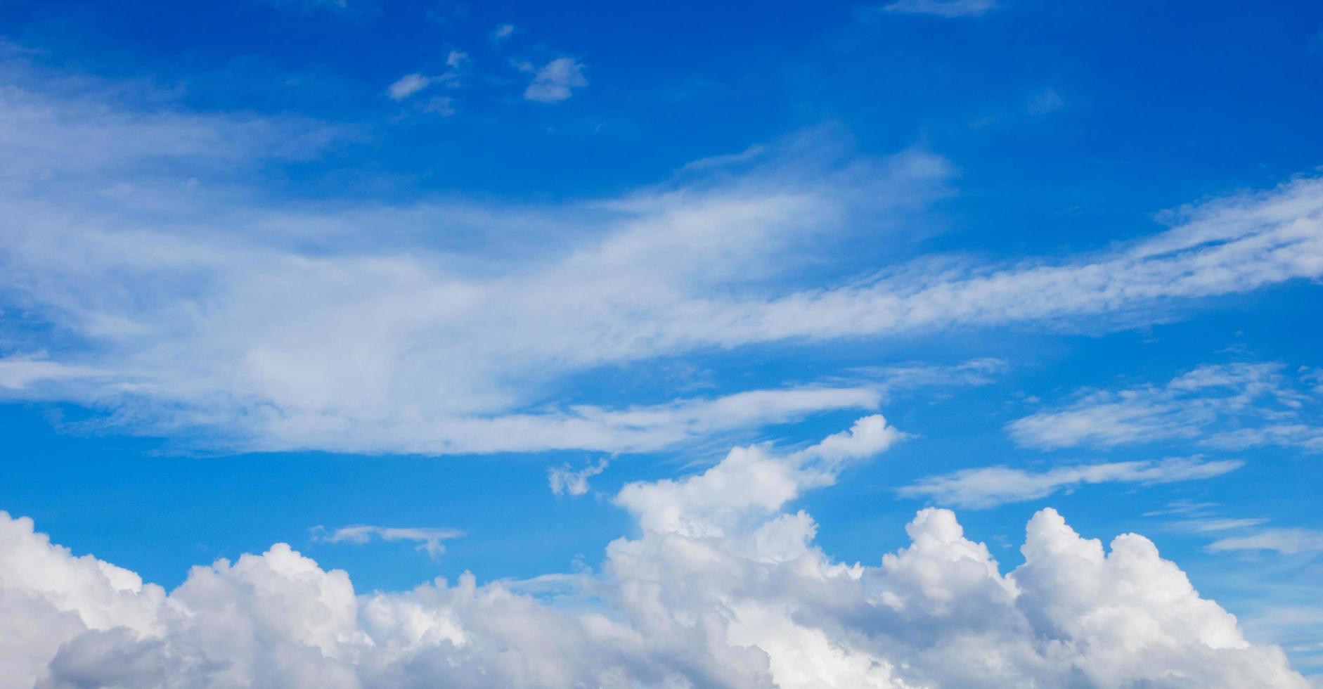 cielo blu brillante per lo sfondo foto