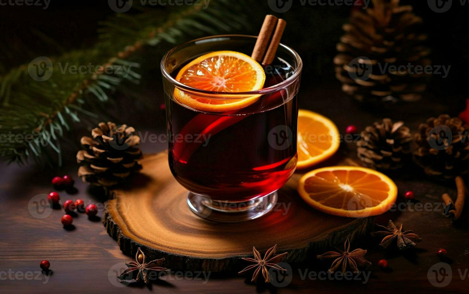 Natale Spezia vin brulé vino nel cocktail bicchiere su un' di legno superficie circondato di pigne, rami, anice stelle e arancia fette. ai generativo foto