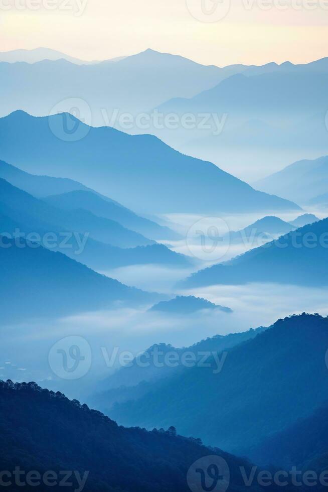 ai generato bellissimo paesaggio di montagne nel nebbioso mattina.bellezza nel natura. foto