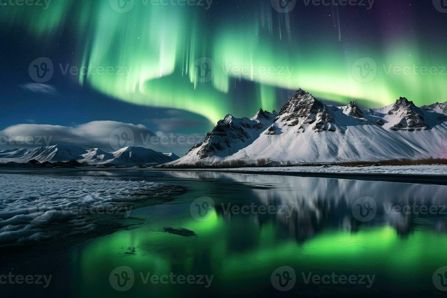 settentrionale luci al di sopra di nevoso montagna gamma con riflessione nel acqua ai generato foto