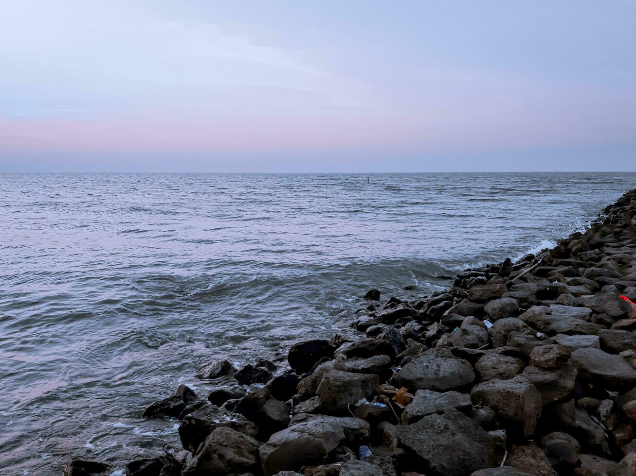 uno di il spiagge quello è abbastanza pulito e sempre occupato con visitatori nel mio città. foto