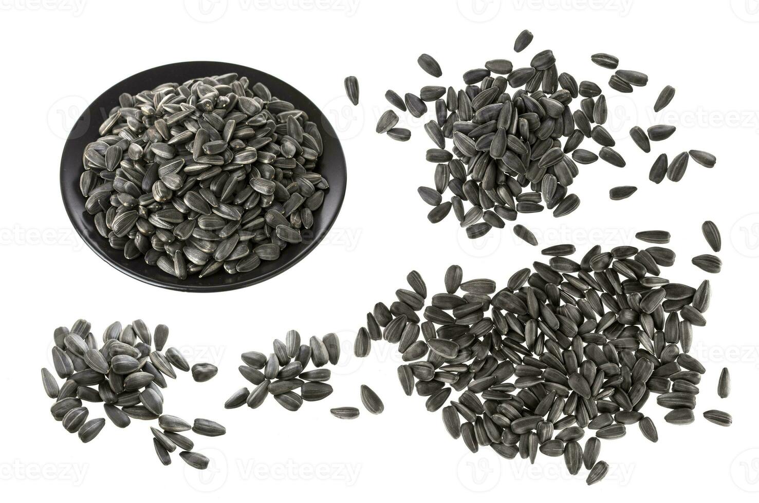 semi di girasole neri isolati su sfondo bianco foto