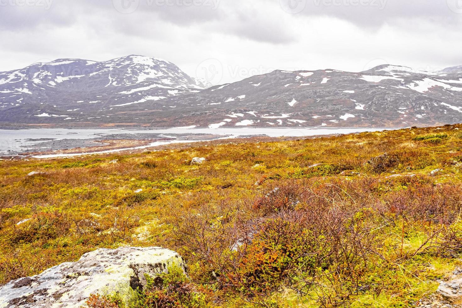 panorama del lago vavatn a hemsedal, norvegia foto