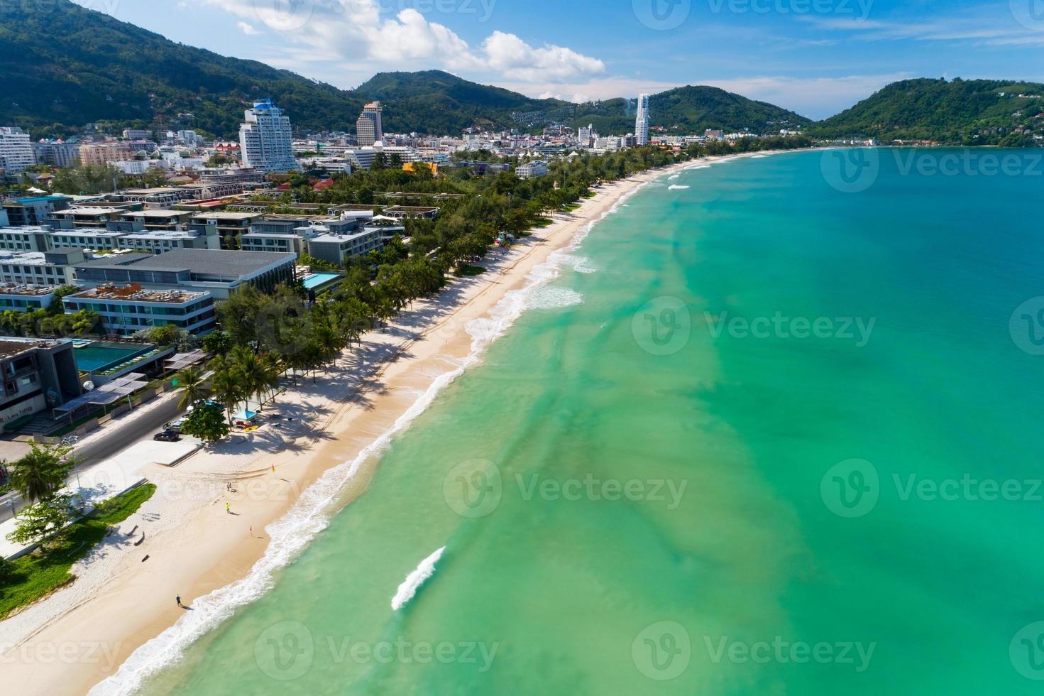 spiaggia di patong phuket thailandia foto