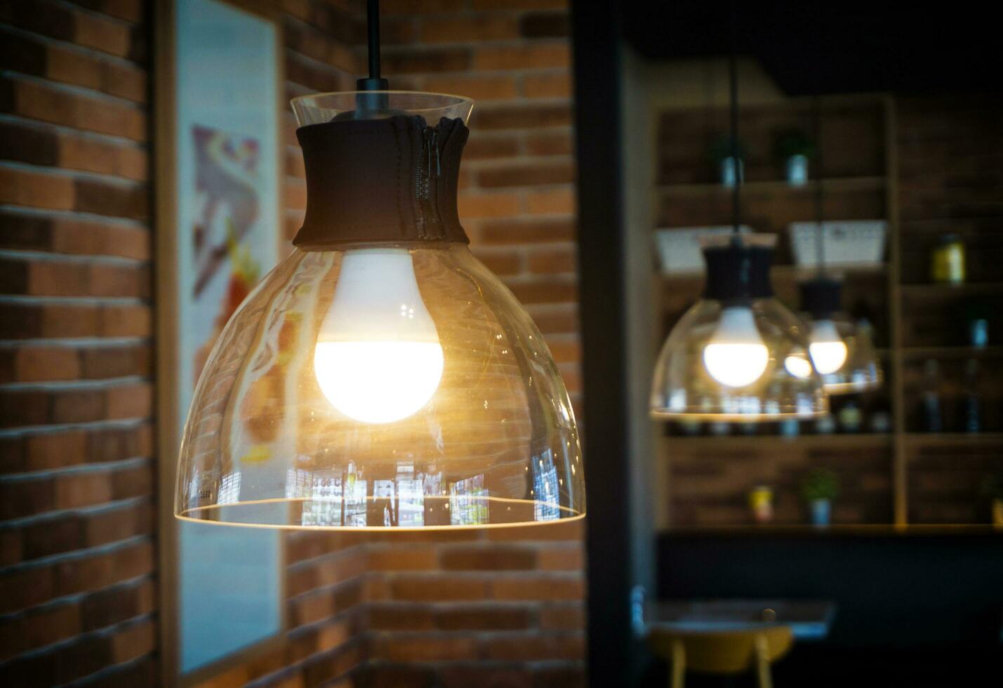 uno leggero lampadina e luce. foto