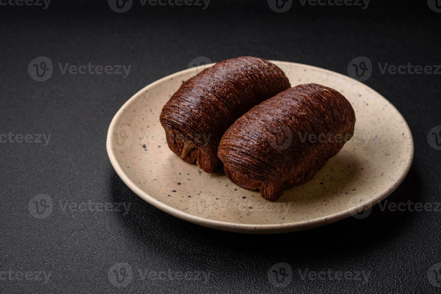 delizioso dolce croccante soffio Pasticcino con cioccolato Riempimento foto