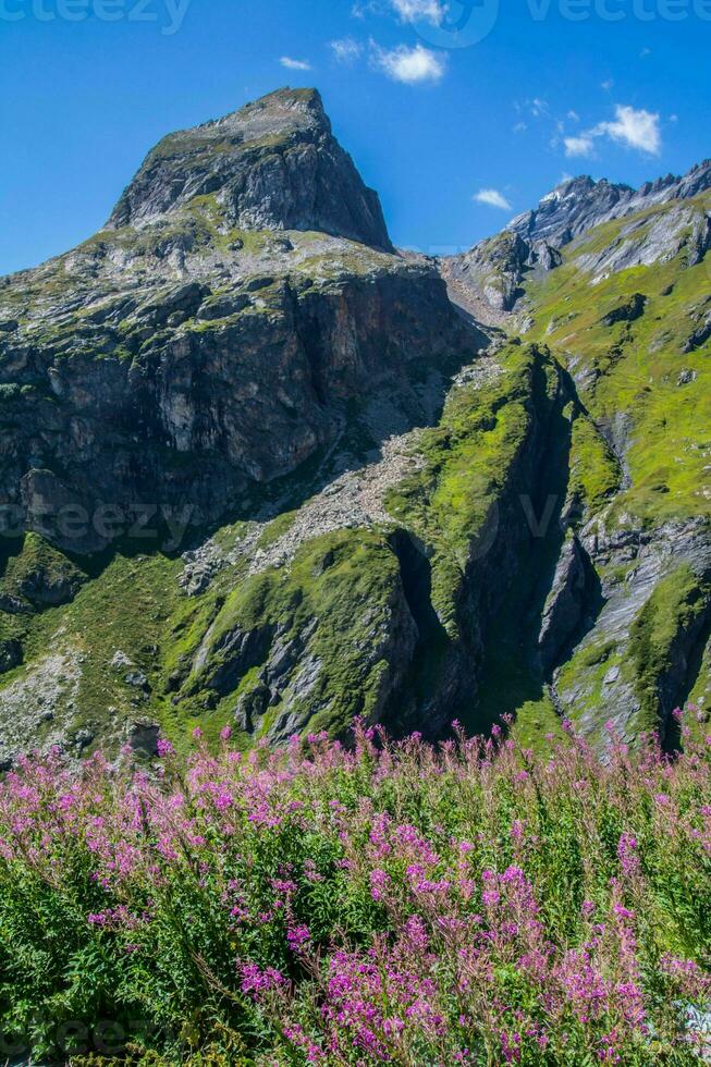 valle di breuil,val di oste, italia foto