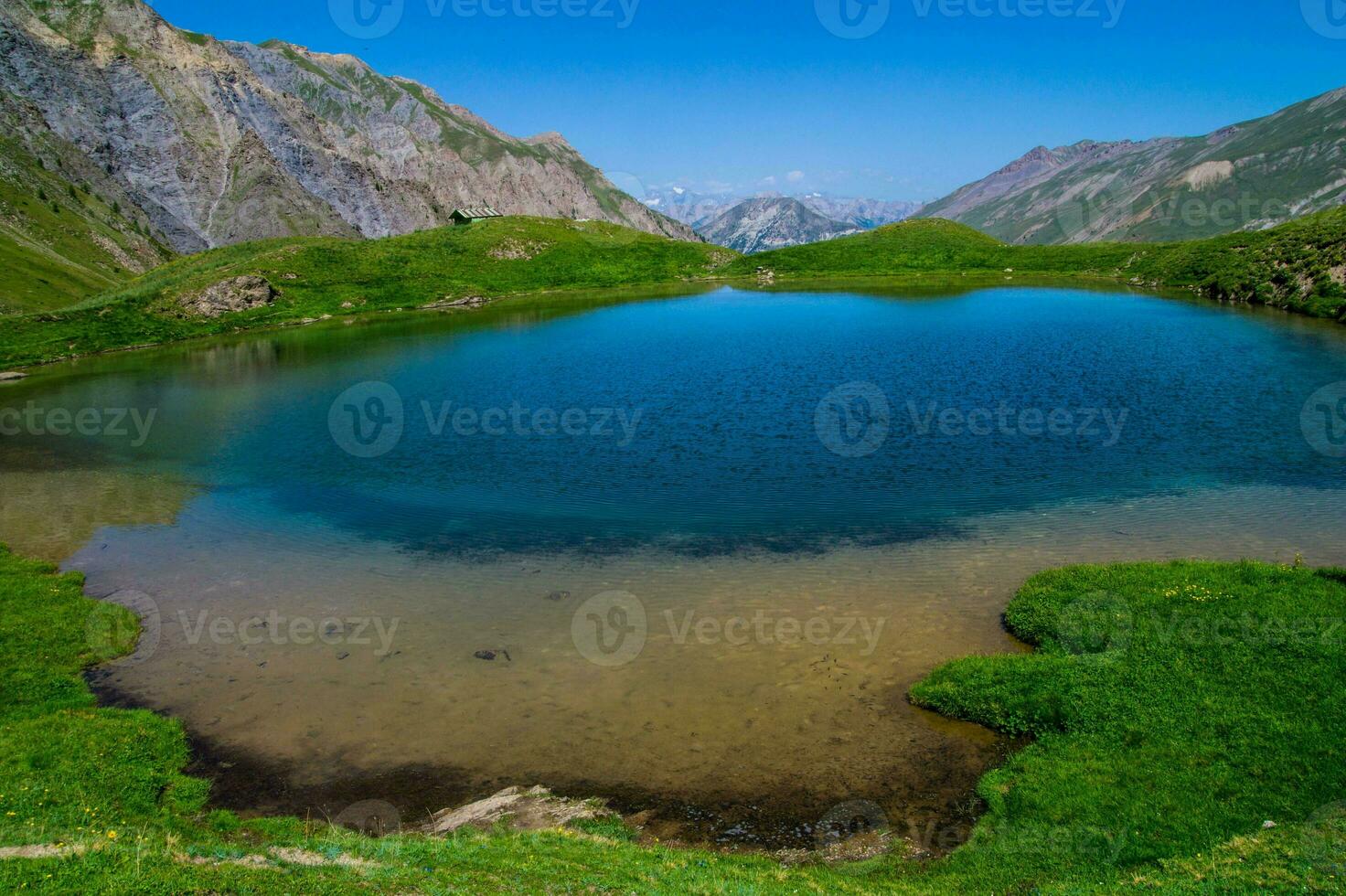 lago clausola ceillac inqeyras nel altezze alpes nel Francia foto