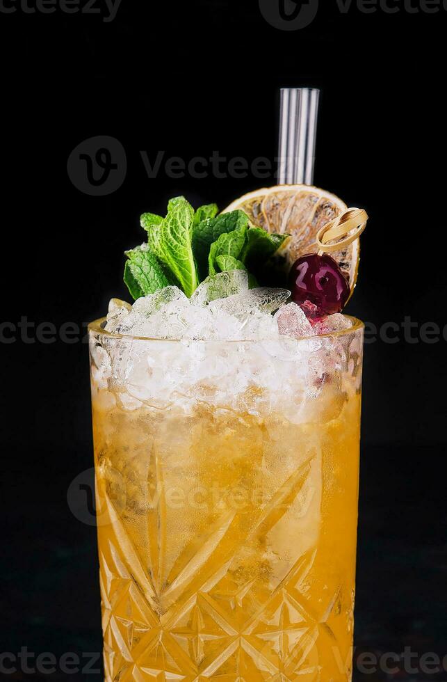 rinfrescante Mai tai cocktail con bianca Rum foto