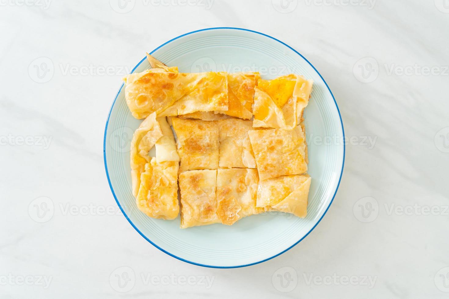 roti con uovo e latte condensato zuccherato foto