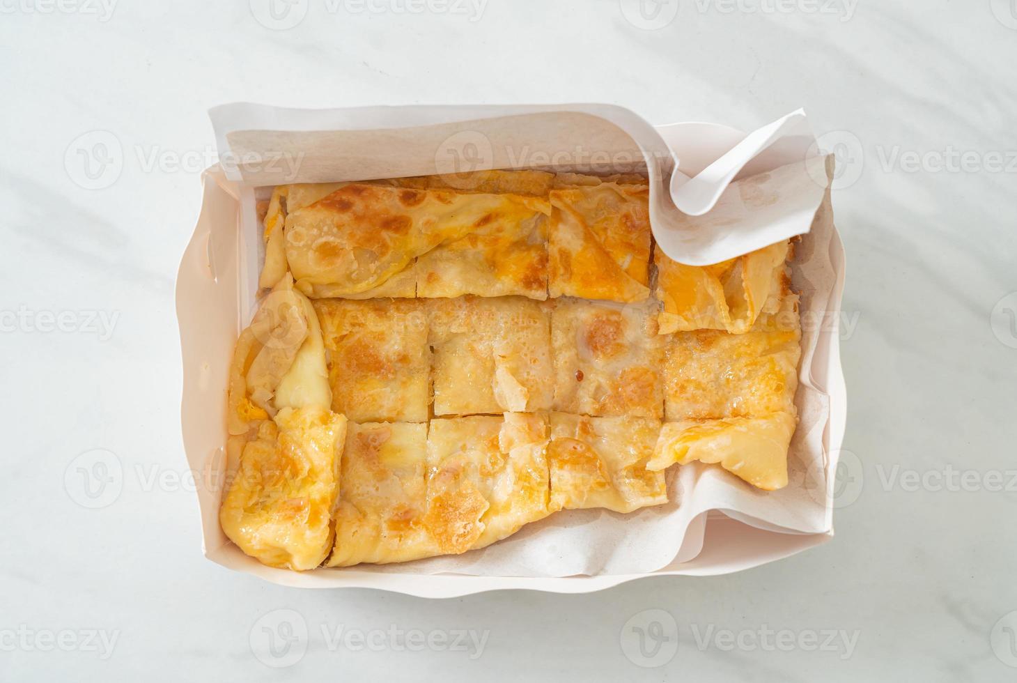 roti con uovo e latte condensato zuccherato foto