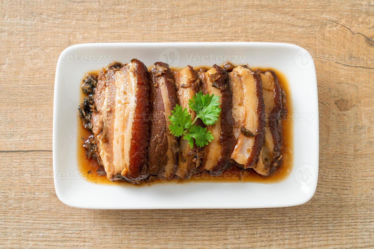 pancetta di maiale al vapore con ricette di cubbage alla senape Swatow o mei cai kou rou foto