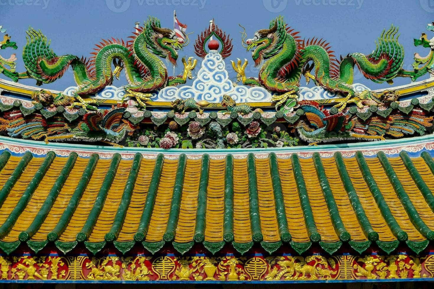 Drago tetto su un' Cinese tempio foto