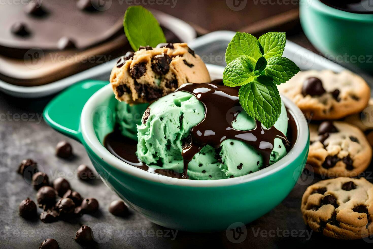 cioccolato patata fritta biscotto ghiaccio crema nel un' ciotola con menta le foglie. ai-generato foto