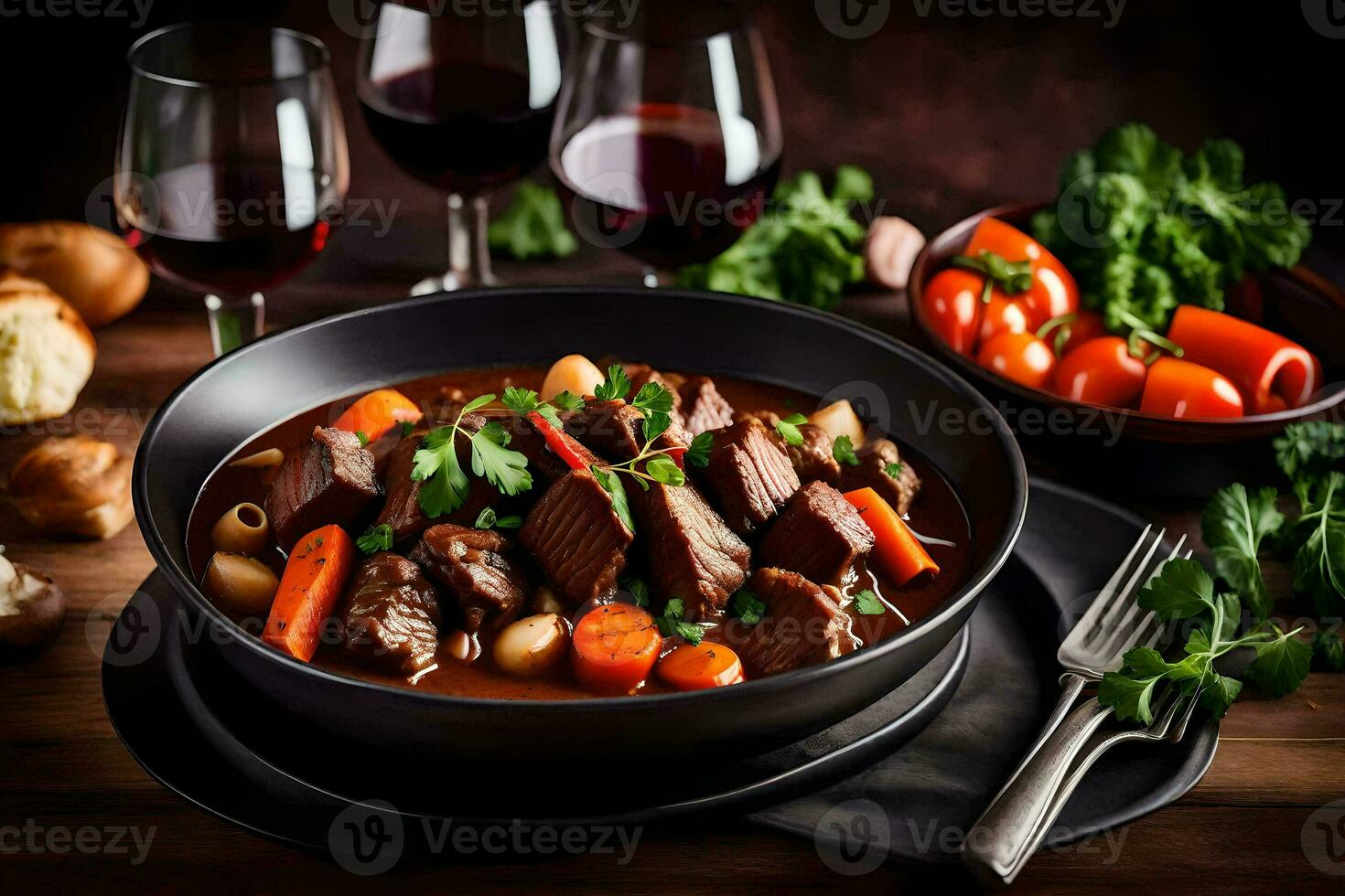 Manzo stufato con verdure e vino su un' di legno tavolo. ai-generato foto