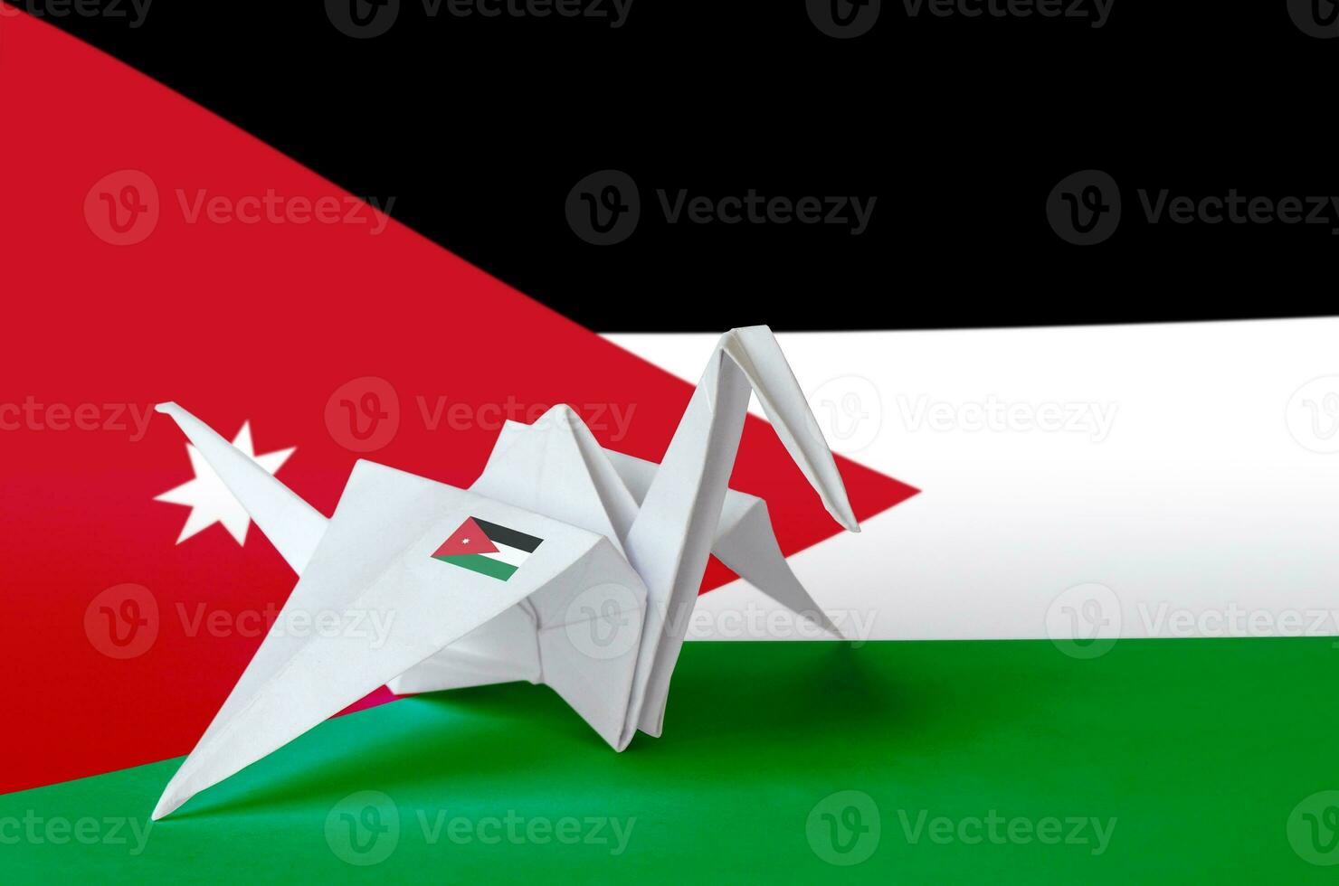 Giordania bandiera raffigurato su carta origami gru ala. fatto a mano arti concetto foto