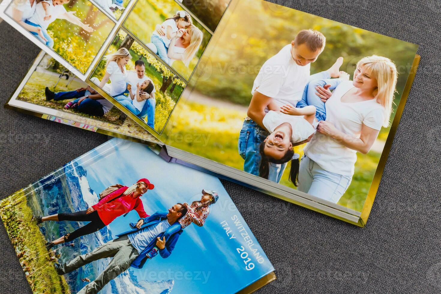 album fotografico album su ponte tavolo con viaggio fotografie