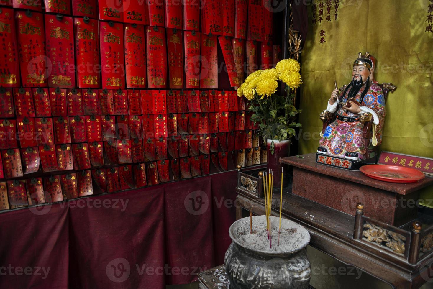 piccolo santuario tradizionale cinese nel tempio di a-ma macao cina foto