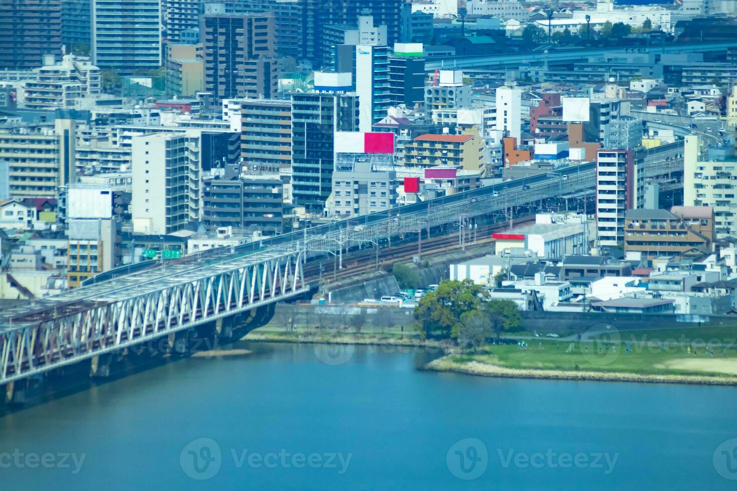 un' panorama paesaggio urbano vicino yodo fiume nel osaka teleobiettivo tiro foto