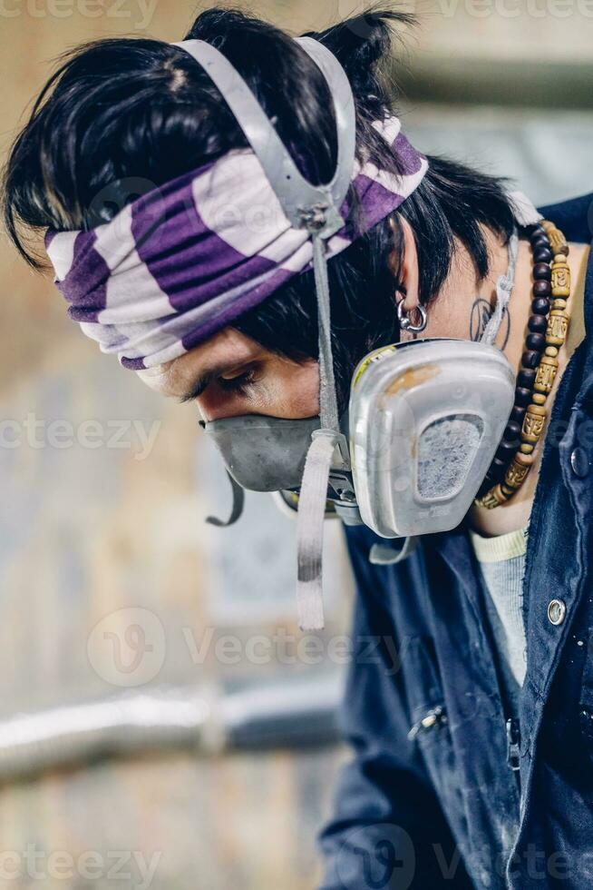 tipo fa colla e colle di legno pannelli su il produzione di skateboard foto