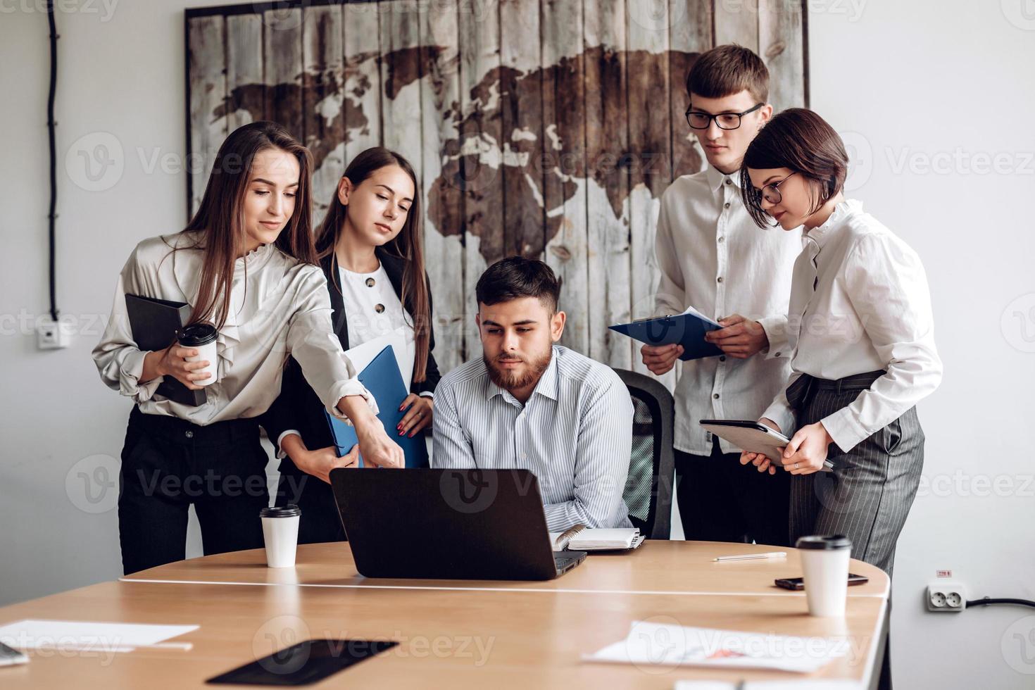 concetto di lavoro contemporaneo di connessione per ufficio commerciale foto