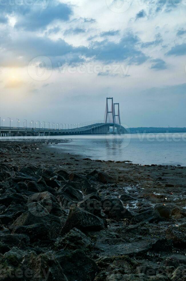 suramadu spiaggia, surabaya, Indonesia foto