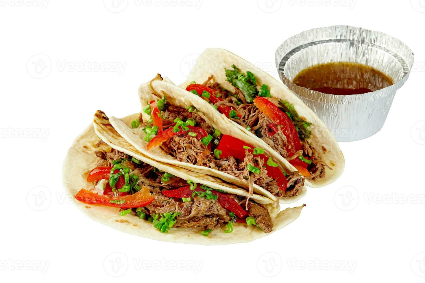 birria tacos con tirato vitello stufato, verdure e verdura servito con Manzo consumare foto