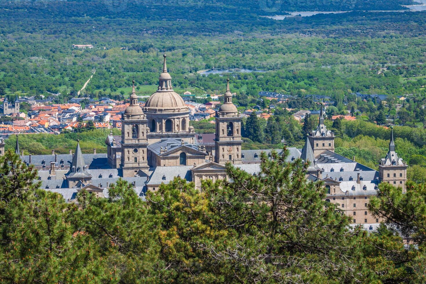 il reale posto a sedere di san Lorenzo de EL escorial, storico residenza di il re di Spagna, di 45 chilometri Nord Ovest Madrid, nel Spagna. foto