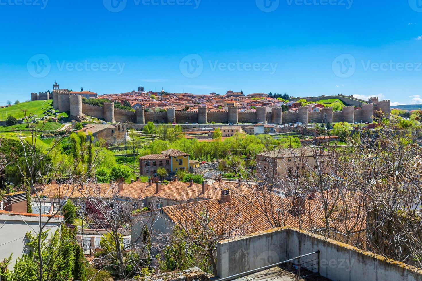 panoramico Visualizza di il storico città di avila, castiglia y leoni, Spagna foto