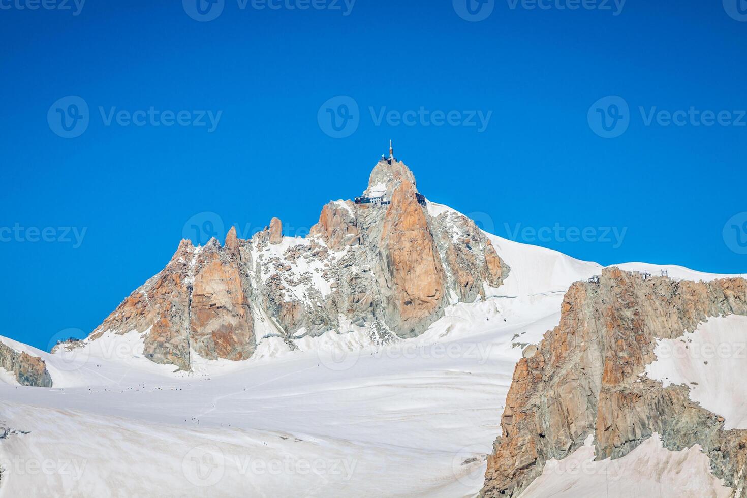 Visualizza di il roccia di Aiguille du midi, Mont Blanc, Francia, di bellissimo tempo metereologico foto