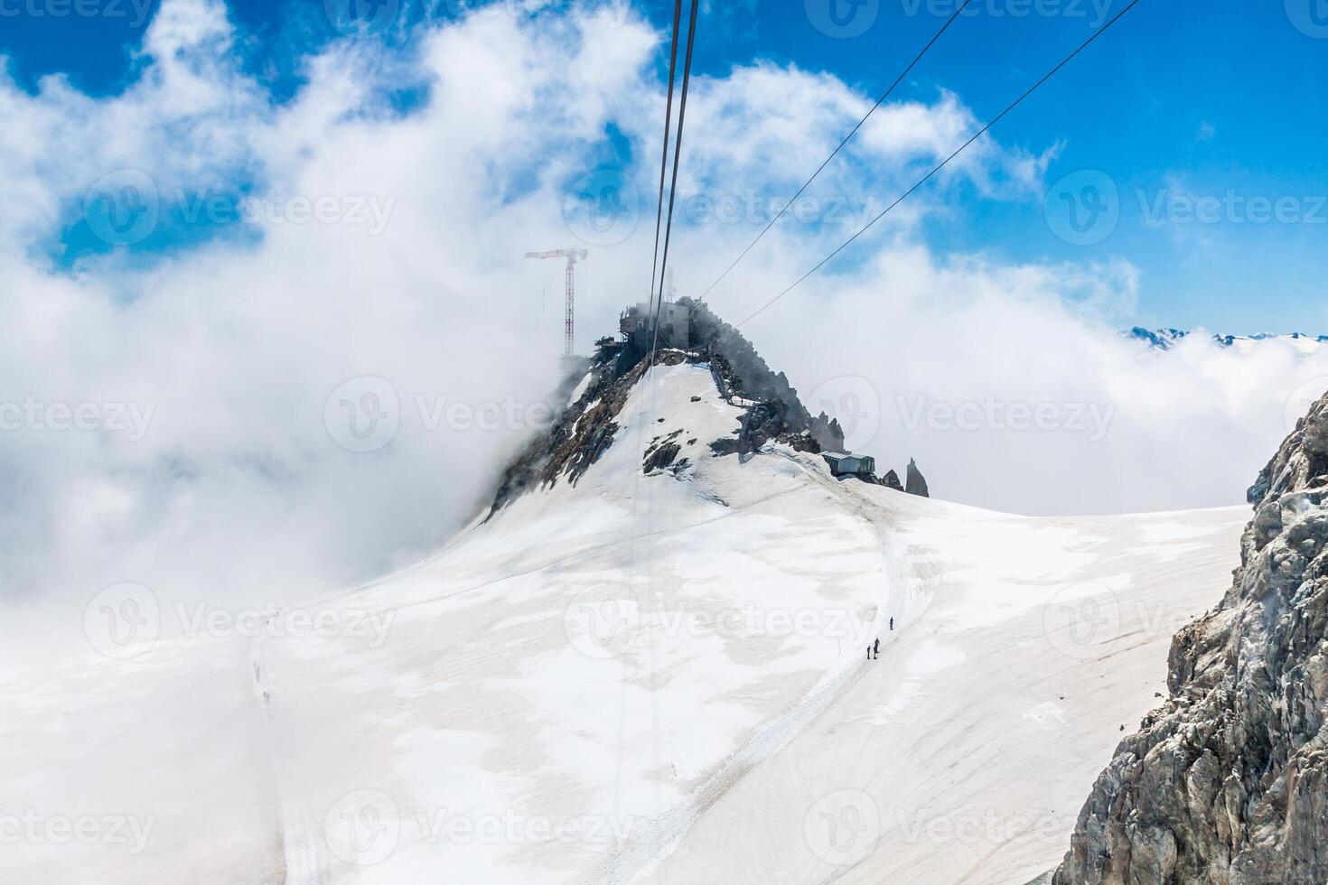 il pointe Helbronner, su il mt blanc montagna gamma, visto a partire dal Francia attraverso il valle bianca. foto