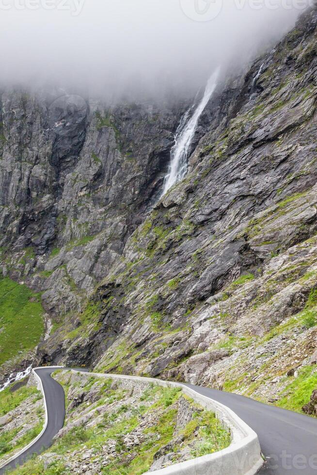 Trollstigen, troll sentiero, serpentina montagna strada nel Norvegia foto