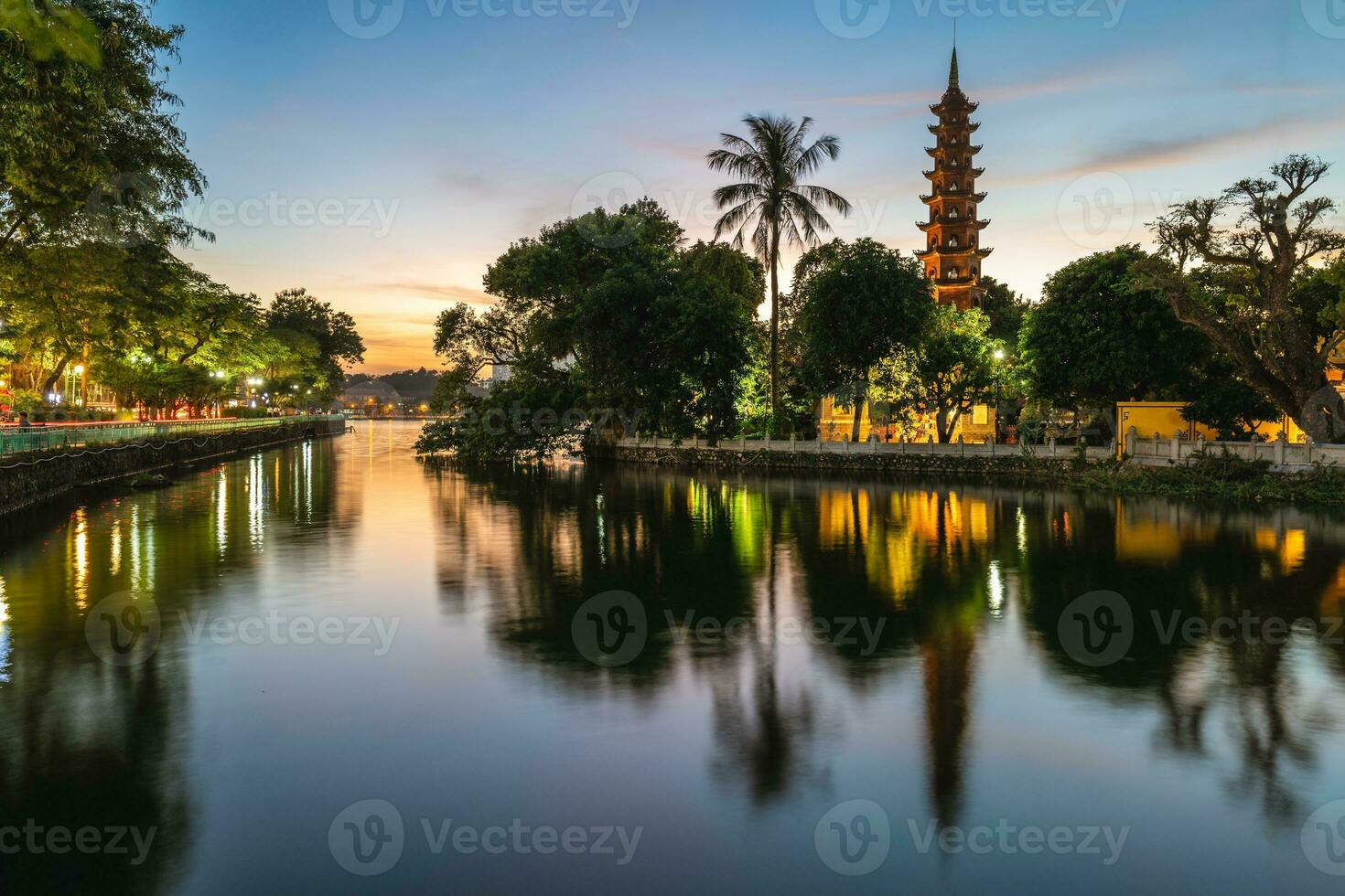 tran quoc pagoda, alias khai quoc , il il più antico buddista tempio nel hanoi, Vietnam foto