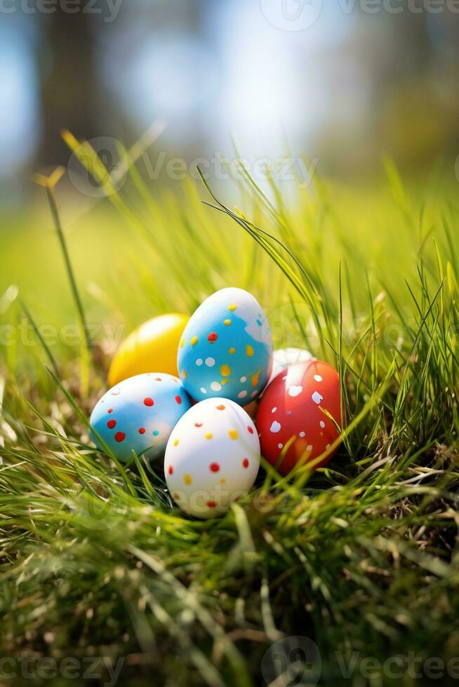 ai generato colorato Pasqua uova nel erba. contento Pasqua sfondo. foto