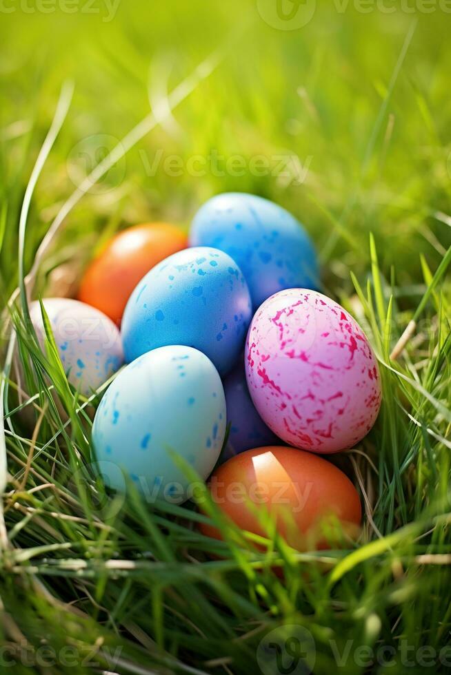 ai generato colorato Pasqua uova nel erba. contento Pasqua sfondo. foto