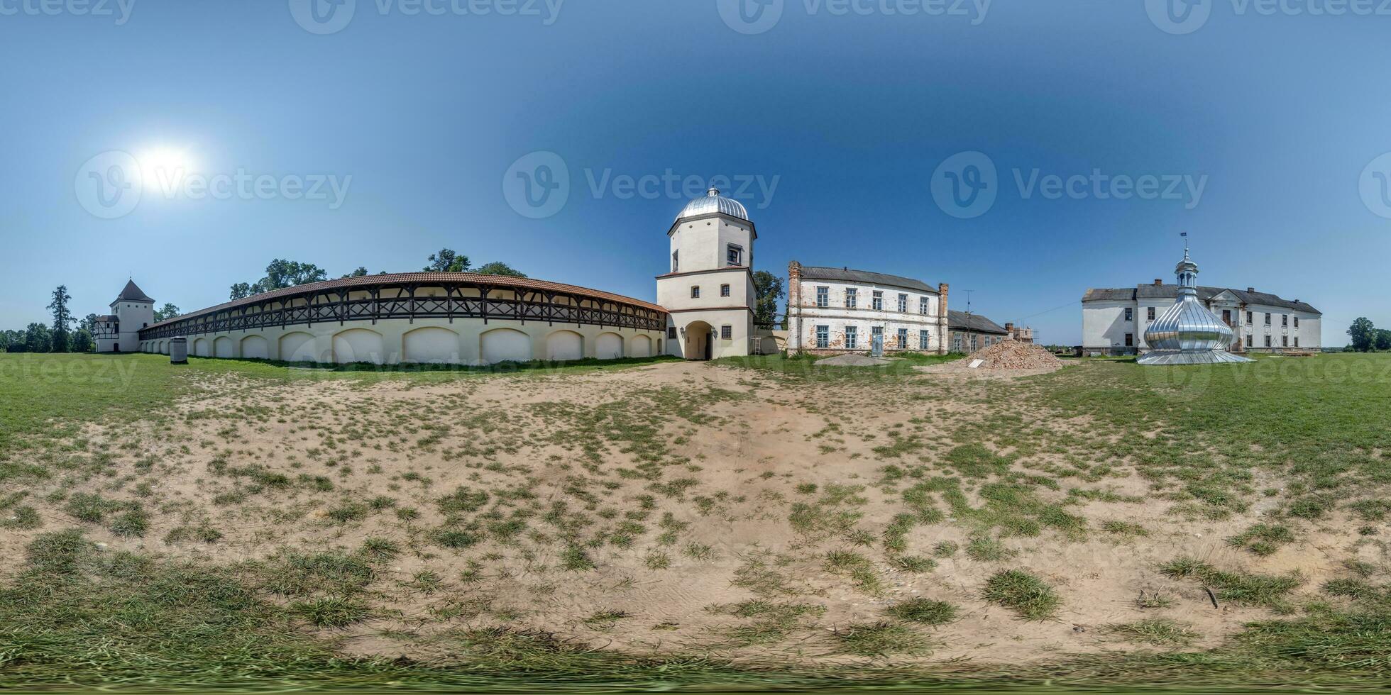 senza soluzione di continuità sferico 360 hdri panorama prospiciente restauro di il storico castello o palazzo nel equirettangolare proiezione foto