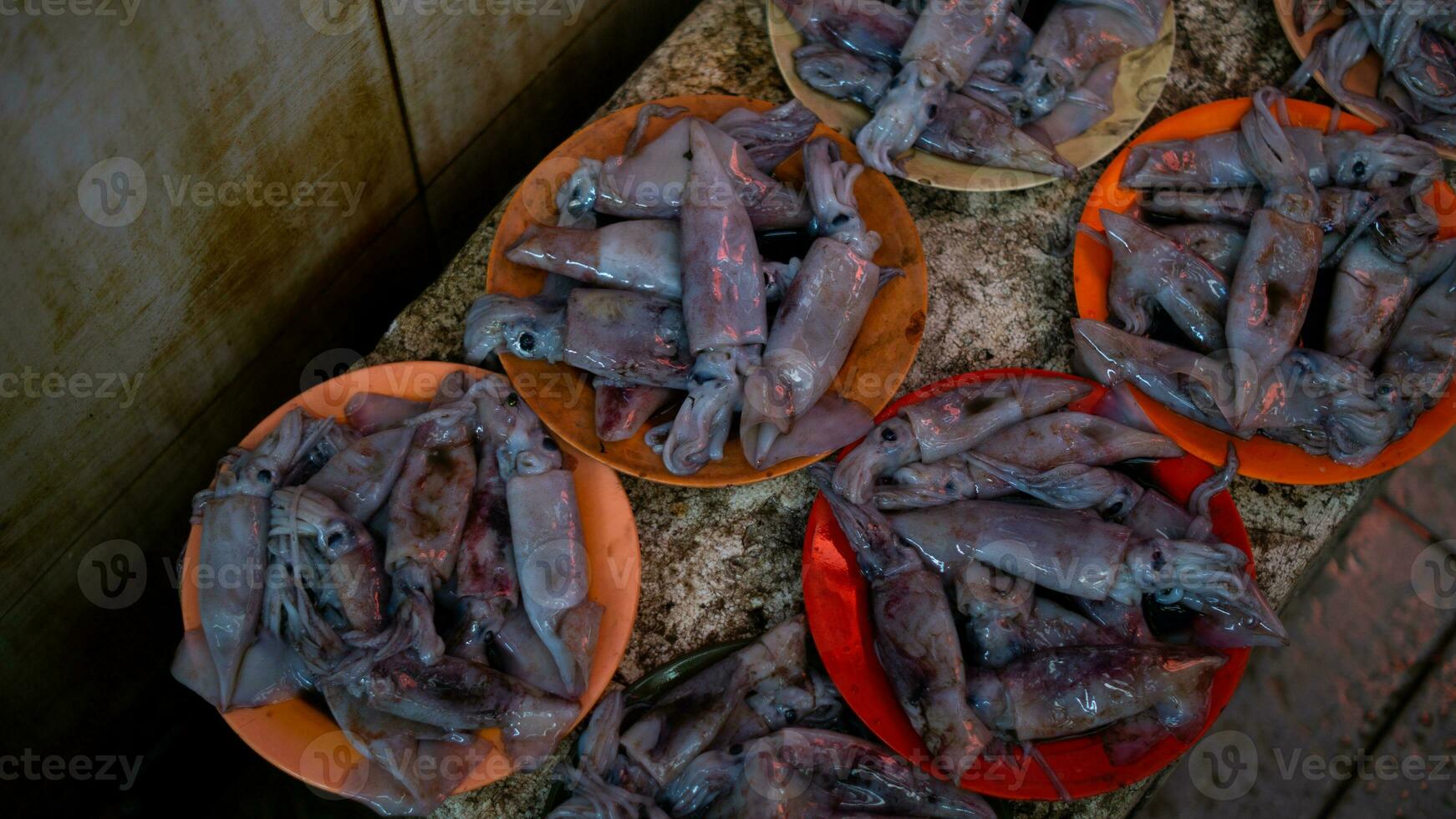 fresco frutti di mare su il pesce mercato foto