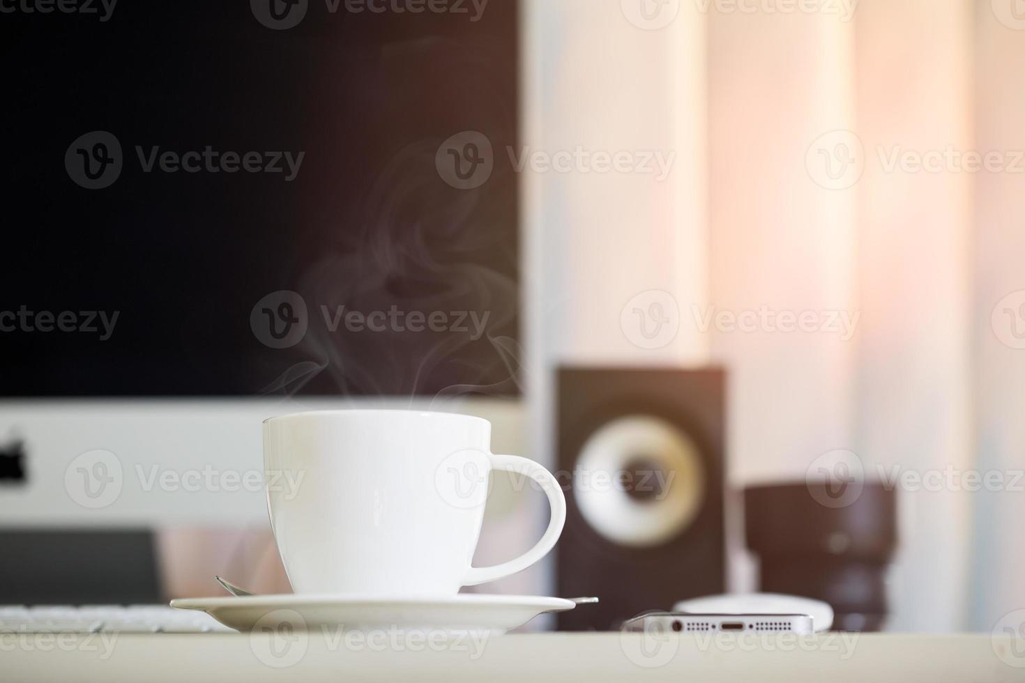 tazza di caffè al lavoro foto