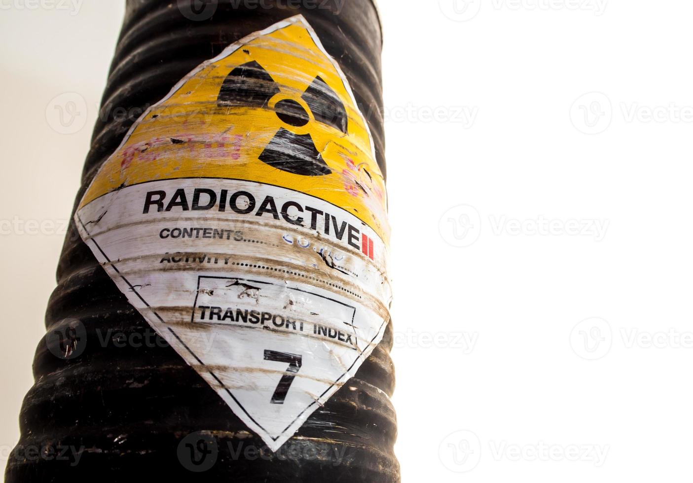 contenitore in acciaio di materiale radioattivo foto