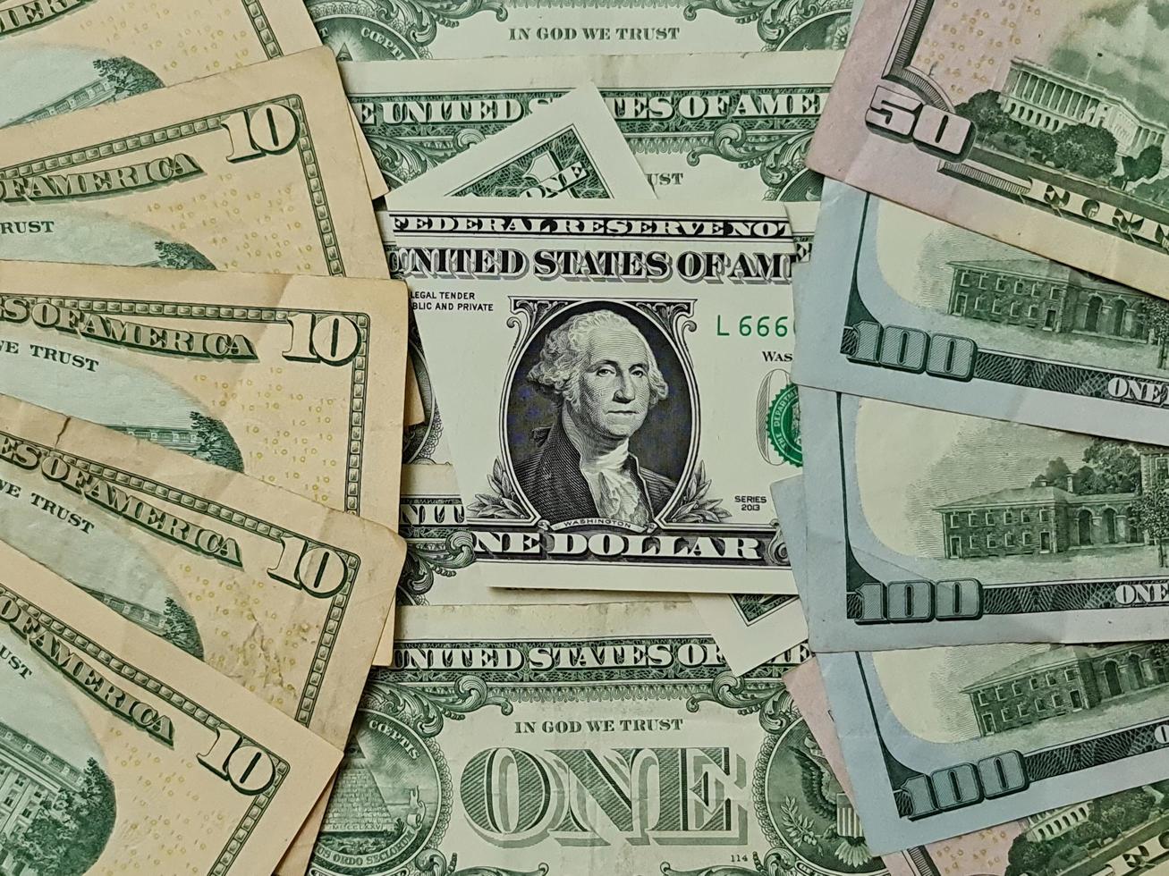 sfondo per temi di economia e finanza con denaro in dollari americani foto