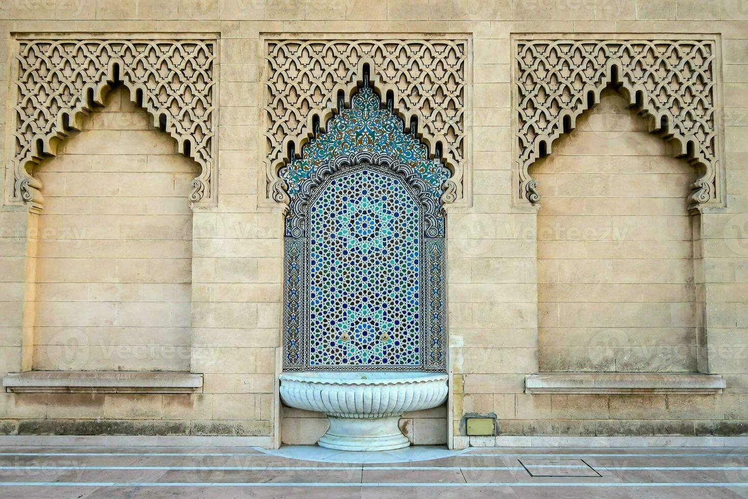 il Fontana nel il mezzo di il cortile foto